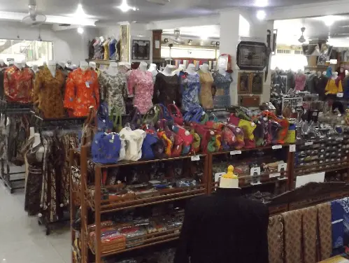 Ria Batik Solo: Tempat Belanja Batik Super Lengkap
