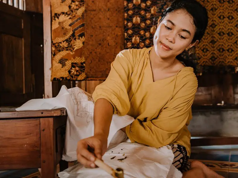 The 3 Best Types of Wax for Batik (Batik Wax)