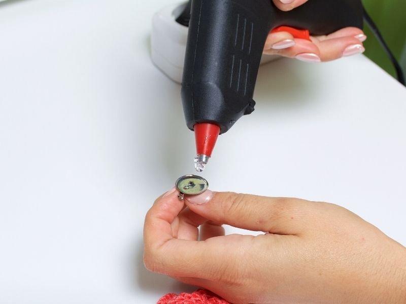 Best Metal to Metal Glue For Jewelry: How to Make Your Projects Stick 2 glue