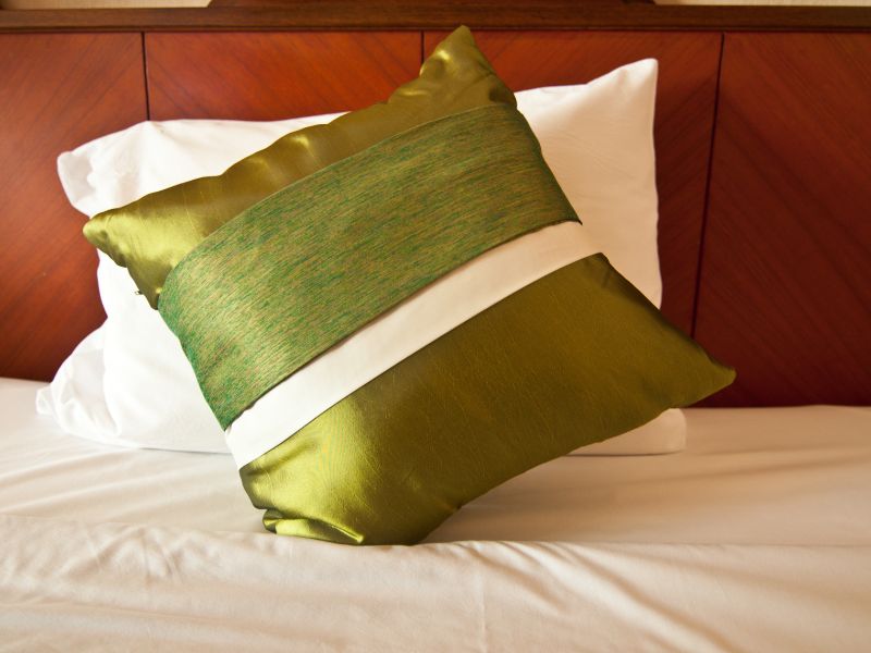 Does Silk Pillowcase Make You Sweat? The Pros and Con