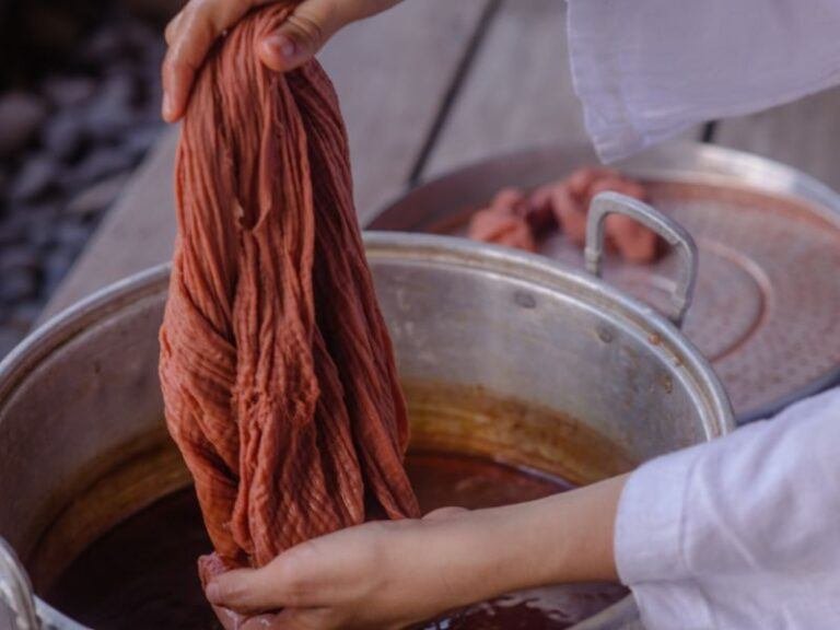How to Dye Certain Parts of Clothes (Spot Dye and Dip Dye ...