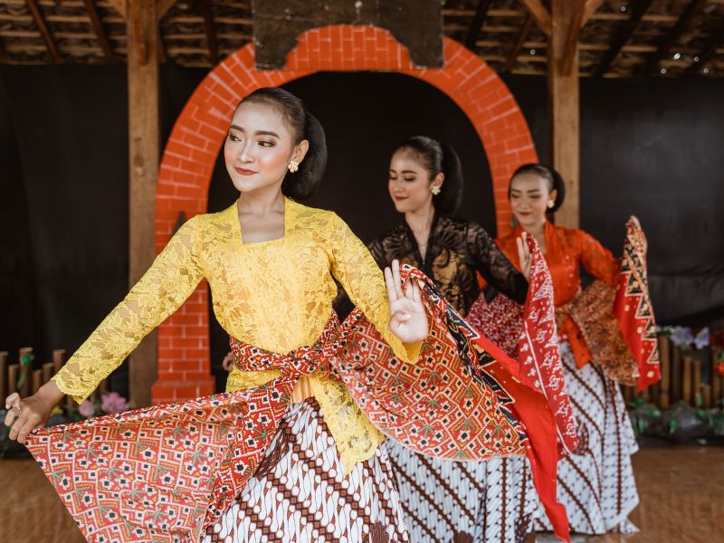 Where Did Batik Art Originate? (History & Today)