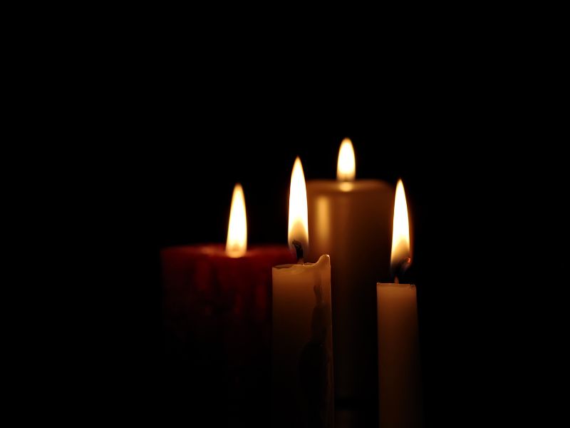 How Do Dripless Candles Work? (Explained)
